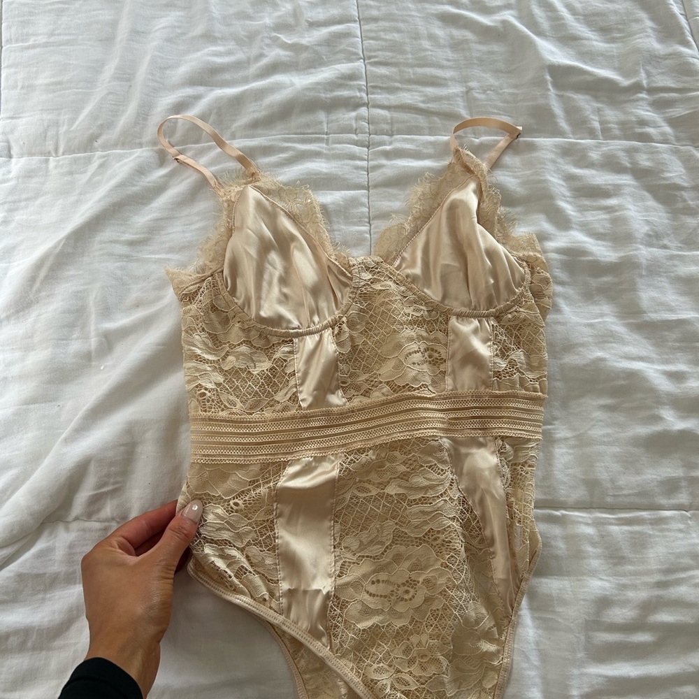 Elegant Lace Bodysuit in Cream